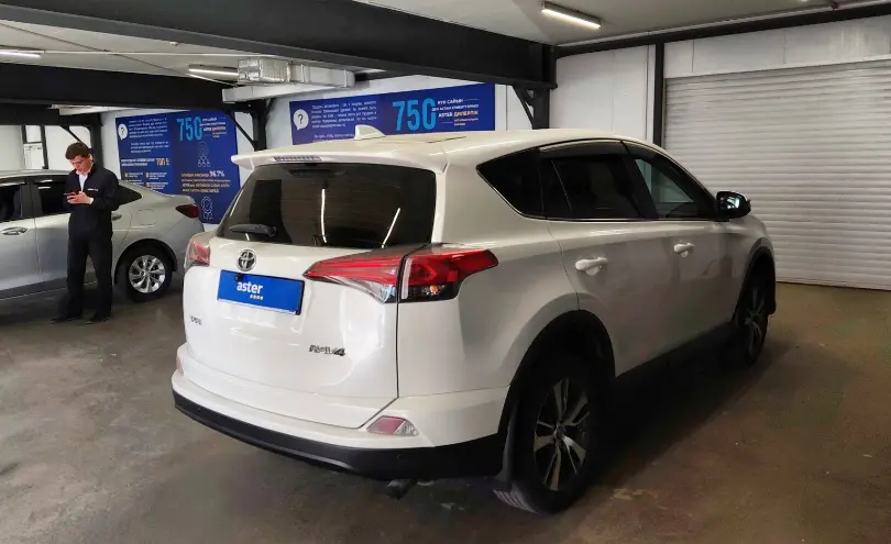 Toyota RAV4 2017 года за 11 000 000 тг. в Астана фото 3