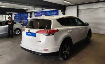 Toyota RAV4 2017 года за 11 000 000 тг. в Астана фото 3