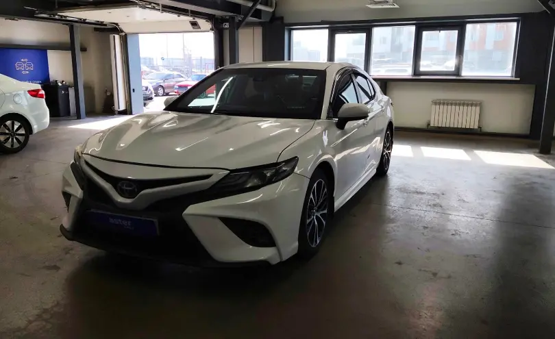 Toyota Camry 2018 года за 11 000 000 тг. в Астана
