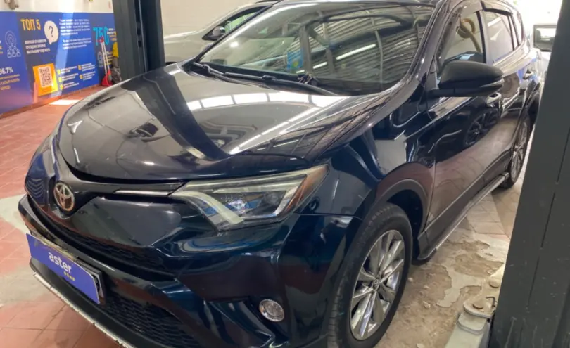 Toyota RAV4 2018 года за 11 000 000 тг. в Астана