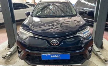 Toyota RAV4 2018 года за 11 000 000 тг. в Астана фото 2