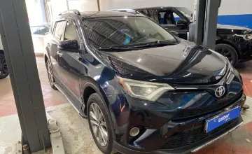 Toyota RAV4 2018 года за 11 000 000 тг. в Астана фото 3