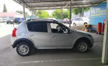 Renault Sandero 2014 года за 2 000 000 тг. в Алматы фото 4