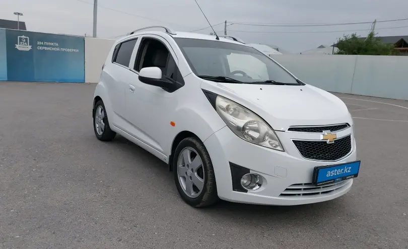 Chevrolet Spark 2011 года за 3 500 000 тг. в Шымкент фото 2
