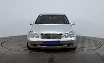 Mercedes-Benz C-Класс 2002 года за 1 200 000 тг. в Астана фото 2