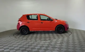 Renault Sandero 2018 года за 2 630 000 тг. в Алматы фото 4