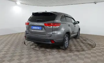 Toyota Highlander 2019 года за 16 690 000 тг. в Шымкент