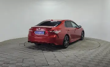 Toyota Camry 2019 года за 10 400 000 тг. в Алматы