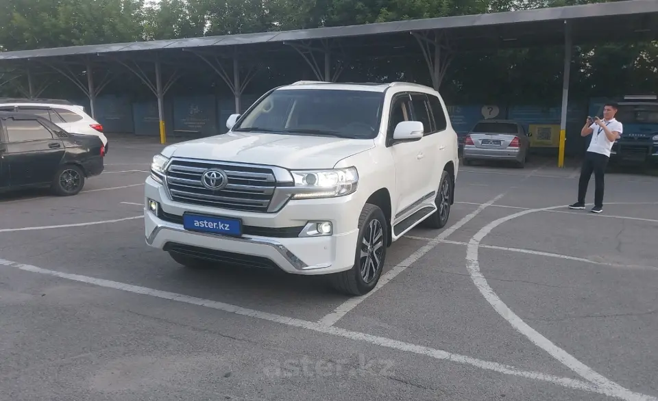 2016 Toyota Land Cruiser