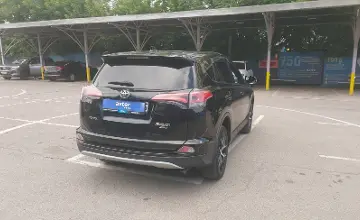 Toyota RAV4 2018 года за 10 990 000 тг. в Алматы фото 3