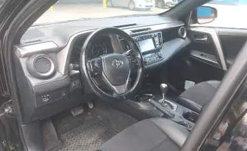 Toyota RAV4 2018 года за 10 990 000 тг. в Алматы фото 5