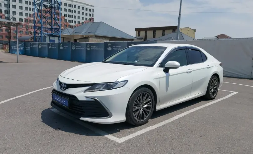 Toyota Camry 2022 года за 12 190 000 тг. в Шымкент