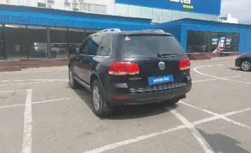 Volkswagen Touareg 2005 года за 2 650 000 тг. в Алматы фото 4