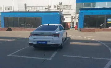 Hyundai Elantra 2022 года за 6 250 000 тг. в Алматы фото 3