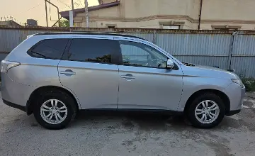 Mitsubishi Outlander 2012 года за 5 800 000 тг. в Алматы фото 3