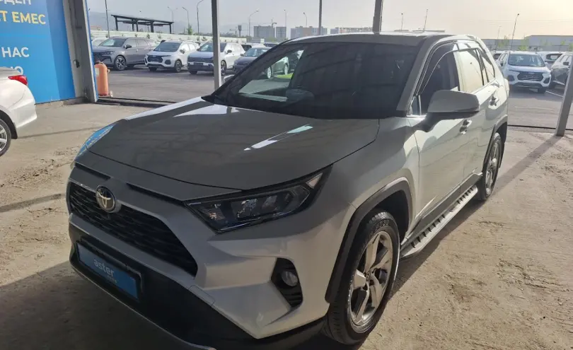 Toyota RAV4 2022 года за 11 000 000 тг. в Алматы