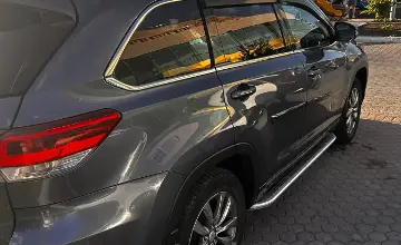 Toyota Highlander 2018 года за 16 000 000 тг. в Астана фото 4