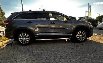 Toyota Highlander 2018 года за 16 000 000 тг. в Астана фото 2