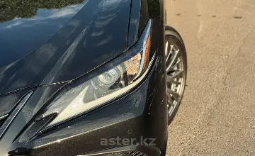 Lexus ES 2018 года за 21 000 000 тг. в Алматы
