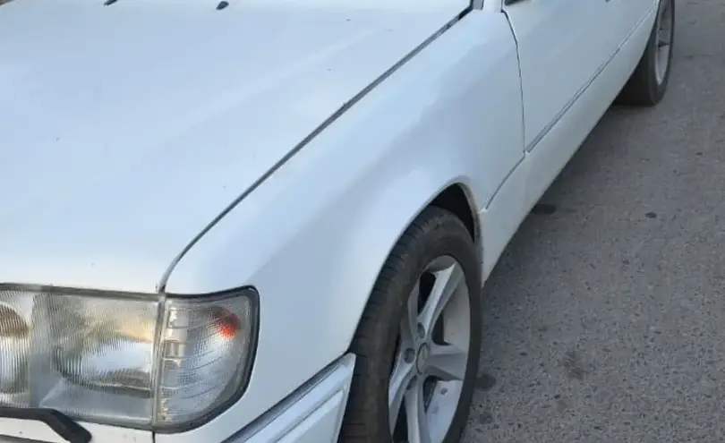 Mercedes-Benz E-Класс 1992 года за 1 700 000 тг. в Усть-Каменогорск фото 2