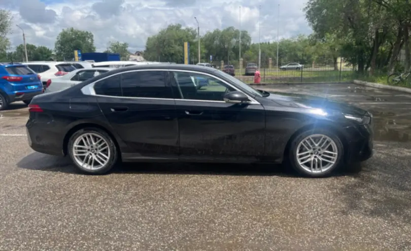 BMW 5 серии 2023 года за 37 500 000 тг. в Актобе фото 4