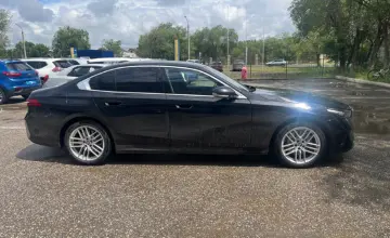BMW 5 серии 2023 года за 37 500 000 тг. в Актобе фото 4