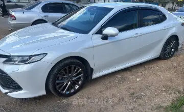 Toyota Camry 2019 года за 12 100 000 тг. в Астана фото 4