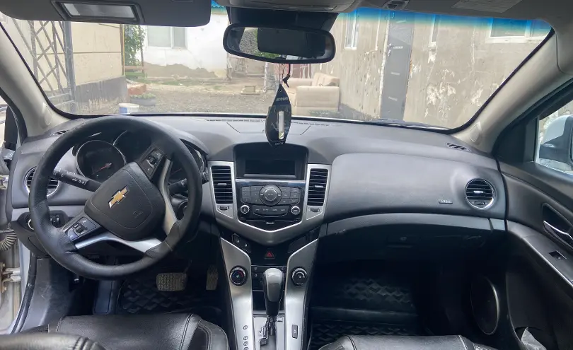 Chevrolet Cruze 2012 года за 2 500 000 тг. в Атырау фото 5