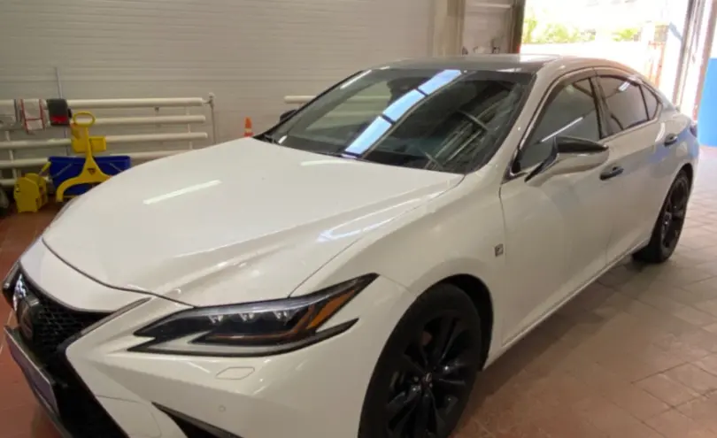 Lexus ES 2020 года за 22 000 000 тг. в Астана