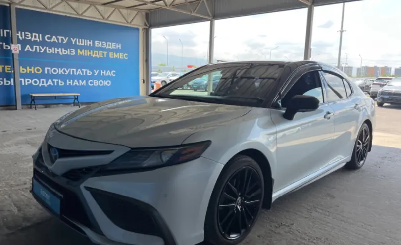 Toyota Camry 2020 года за 11 000 000 тг. в Алматы