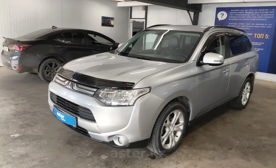 Mitsubishi Outlander 2013 года за 8 000 000 тг. в Астана