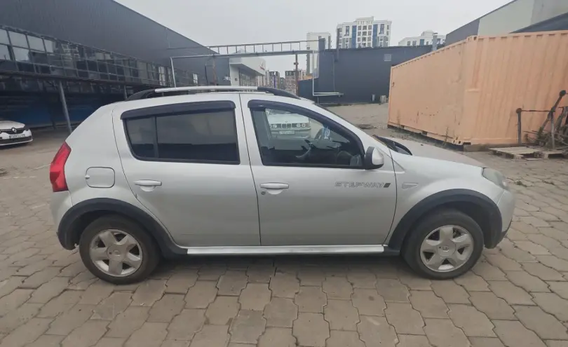 Renault Sandero 2014 года за 3 500 000 тг. в Караганда фото 4