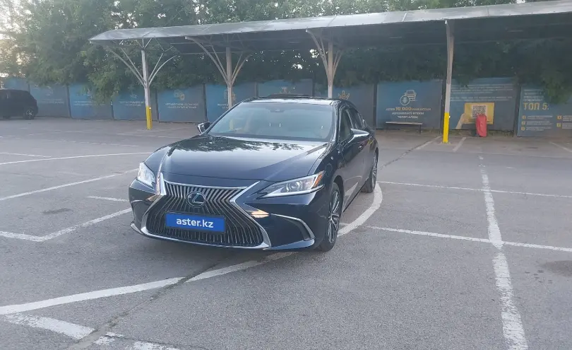 Lexus ES 2023 года за 28 000 000 тг. в Алматы