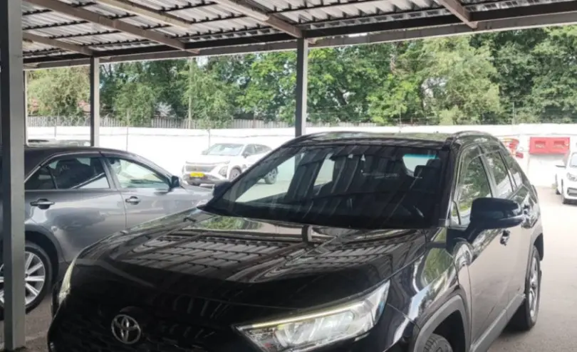 Toyota RAV4 2021 года за 13 000 000 тг. в Алматы