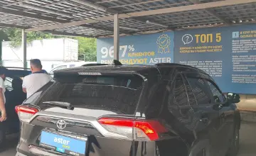 Toyota RAV4 2021 года за 13 000 000 тг. в Алматы