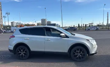 Toyota RAV4 2017 года за 9 000 000 тг. в Астана фото 4