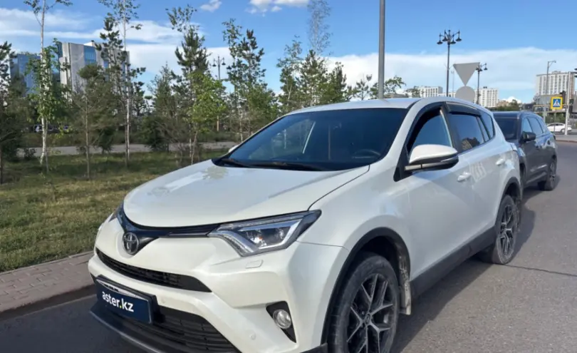 Toyota RAV4 2017 года за 9 000 000 тг. в Астана