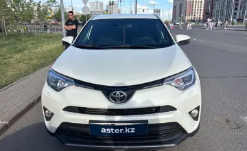 Toyota RAV4 2017 года за 9 000 000 тг. в Астана фото 2