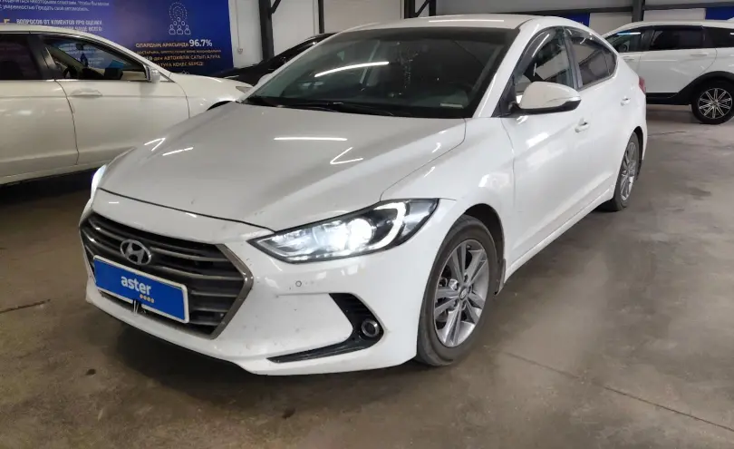 Hyundai Elantra 2018 года за 7 400 000 тг. в Астана