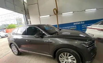 Volkswagen Touareg 2022 года за 28 000 000 тг. в Астана фото 4