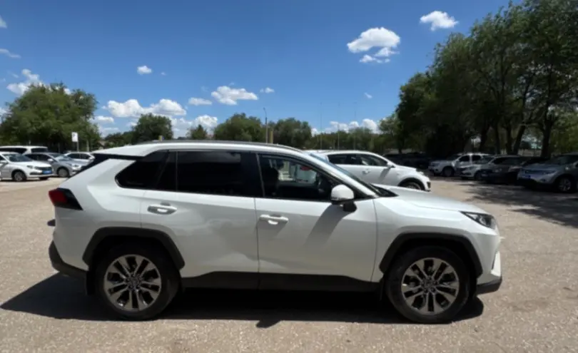 Toyota RAV4 2021 года за 13 500 000 тг. в Актобе фото 4