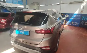 Hyundai Santa Fe 2020 года за 13 000 000 тг. в Астана