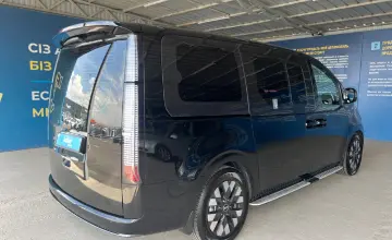 Hyundai Staria 2022 года за 21 000 000 тг. в Алматы