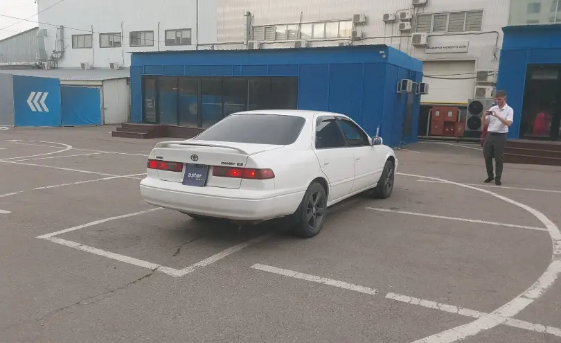 Toyota Camry 1998 года за 3 000 000 тг. в Алматы фото 3