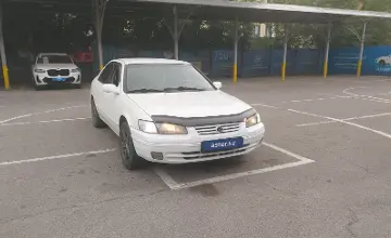 Toyota Camry 1998 года за 3 000 000 тг. в Алматы фото 2