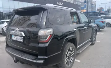 Toyota 4Runner 2017 года за 18 000 000 тг. в Астана