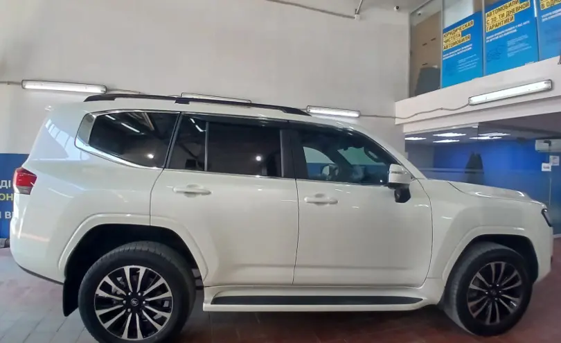 Toyota Land Cruiser 2023 года за 58 000 000 тг. в Астана фото 4
