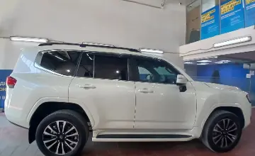 Toyota Land Cruiser 2023 года за 58 000 000 тг. в Астана фото 4