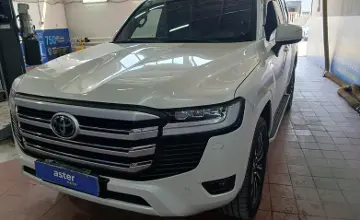 Toyota Land Cruiser 2023 года за 58 000 000 тг. в Астана фото 1