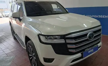 Toyota Land Cruiser 2023 года за 58 000 000 тг. в Астана фото 3